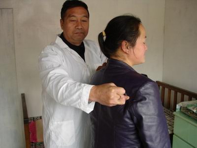 ��^ָᘼ��g(sh��)��(d��ng)��̧֮�ۃ�(n��i)��ָ�c(di��n)Ѩ�ַ�