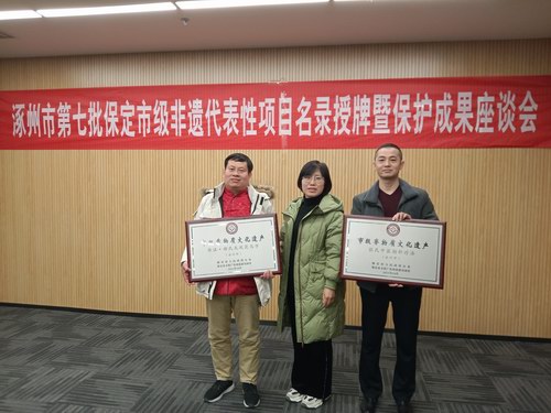 松林店鎮(zhèn)肖主任與傳承人合影