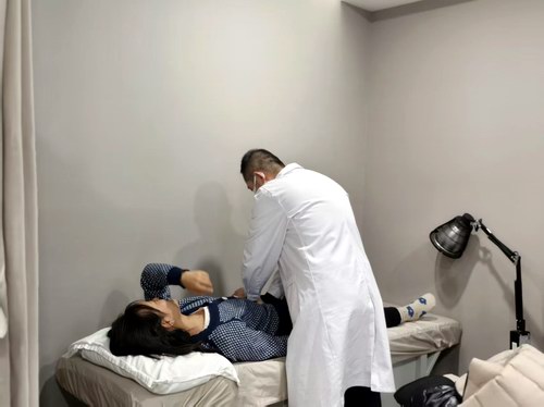 涿州張劍鋒受邀坐診北京中研中醫(yī)院