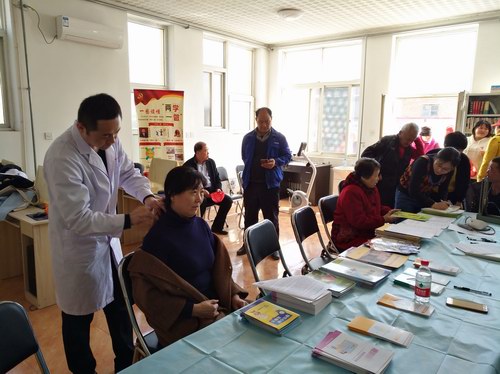 五絕指針技術(shù)與中鐵建工集團醫(yī)院走進社區(qū)開展義診活動