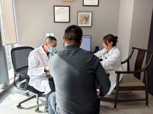 涿州張劍鋒受邀坐診北京中研中醫(yī)院