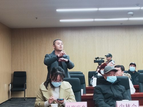 張劍鋒在會上介紹張氏中醫(yī)指針療法項目