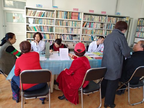 五絕指針技術(shù)與中鐵建工集團醫(yī)院走進社區(qū)開展義診活動